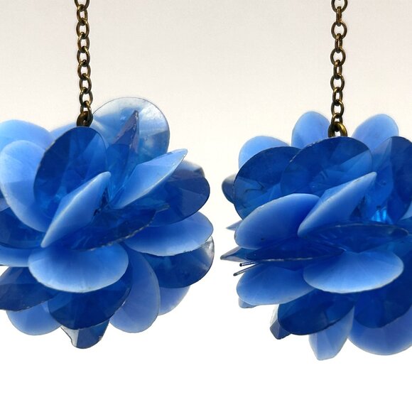 Vintage Blue Lucite Pom Pom Cluster Layered Petal Clip on Earrings Mid Century - Picture 6 of 9